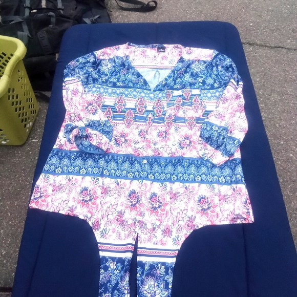 Colorful blouse. - Picture 1 of 7